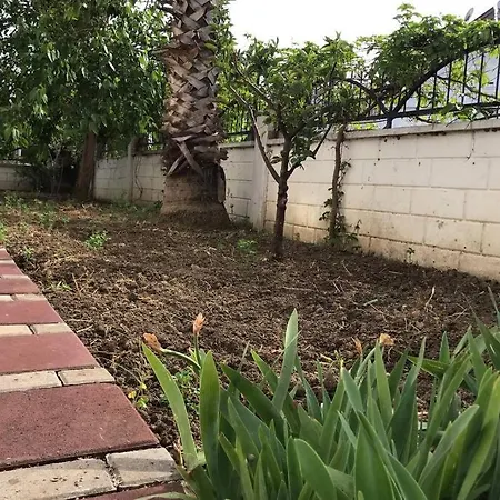 Side Parkvilla Garden Floor Side