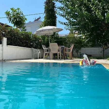 Side Parkvilla Garden Floor דירה *